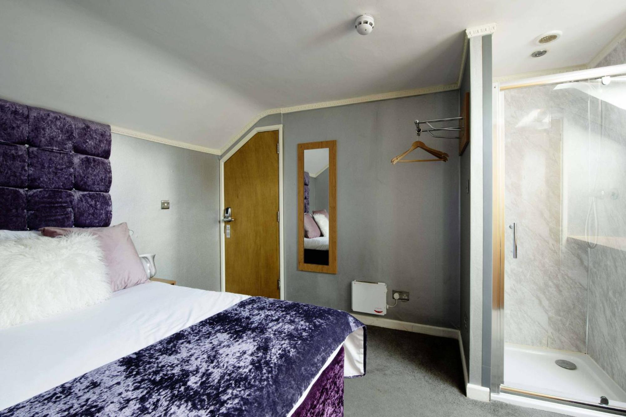 Hotels 24-7 - The Old Victoria Hotel Newport  Exterior photo